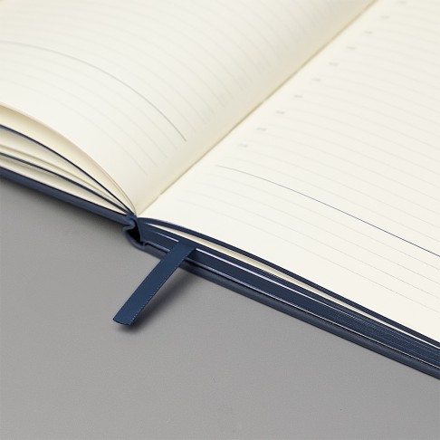 Ежедневник недатированный Solas, формат А5, с магнитом темно-синий, кремовый блок в линейку Ежедневник недатированный Solas, формат А5, с магнитом темно-синий, кремовый блок в линейку