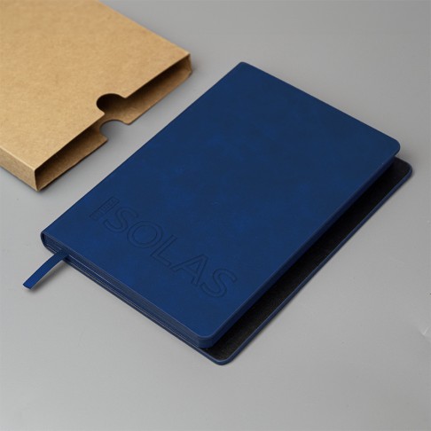 Ежедневник недатированный Solas, формат А5, с магнитом темно-синий, кремовый блок в линейку Ежедневник недатированный Solas, формат А5, с магнитом темно-синий, кремовый блок в линейку