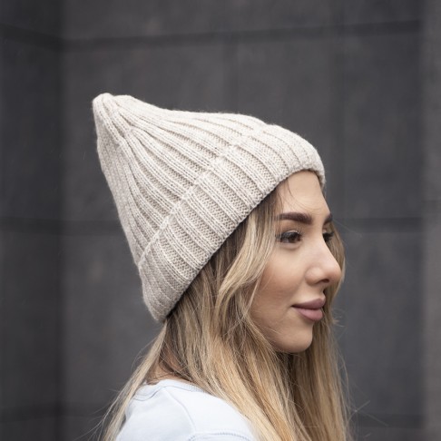 Шапка бини вязаная НАСВЯЗИ©, бежевый меланж, 30% шерсть,70% акрил Шапка бини вязаная НАСВЯЗИ©, бежевый меланж, 30% шерсть,70% акрил