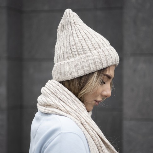 Шапка бини вязаная НАСВЯЗИ©, бежевый меланж, 30% шерсть,70% акрил Шапка бини вязаная НАСВЯЗИ©, бежевый меланж, 30% шерсть,70% акрил