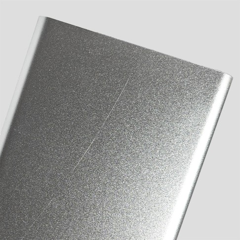 Универсальный аккумулятор Al 4 (4000 мАч), серебристый, 11х6.9х0,98 см Универсальный аккумулятор Al 4 (4000 мАч), серебристый, 11х6.9х0,98 см