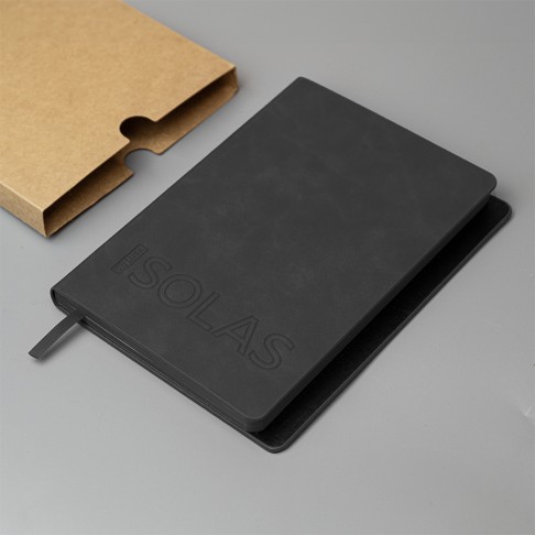 Ежедневник недатированный Solas, формат А5, с магнитом черный, кремовый блок в линейку Ежедневник недатированный Solas, формат А5, с магнитом черный, кремовый блок в линейку