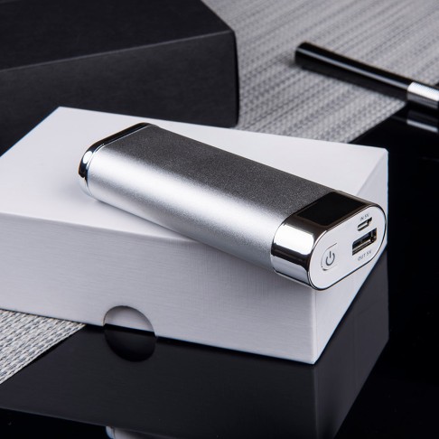 Универсальный аккумулятор 