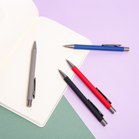 Ручка шариковая FACTOR, красный/темно-серый, металл, пластик, софт-покрытие Ручка шариковая FACTOR, красный/темно-серый, металл, пластик, софт-покрытие