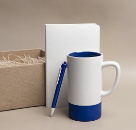 Набор подарочный ARTKITS: ежедневник, кружка с цветным дном,стружка, коробка, синий Набор подарочный ARTKITS: ежедневник, кружка с цветным дном,стружка, коробка, синий