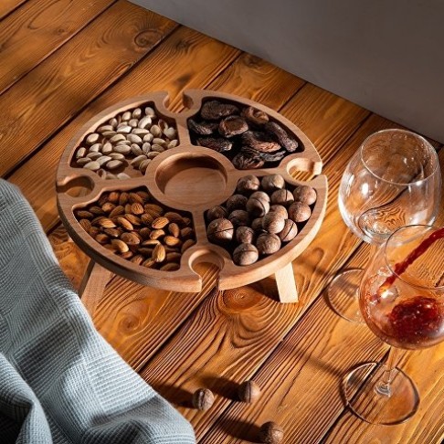 Деревянный столик на складных ножках 