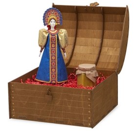 Подарочный набор: кукла фарфоровая, крем-мед, синий